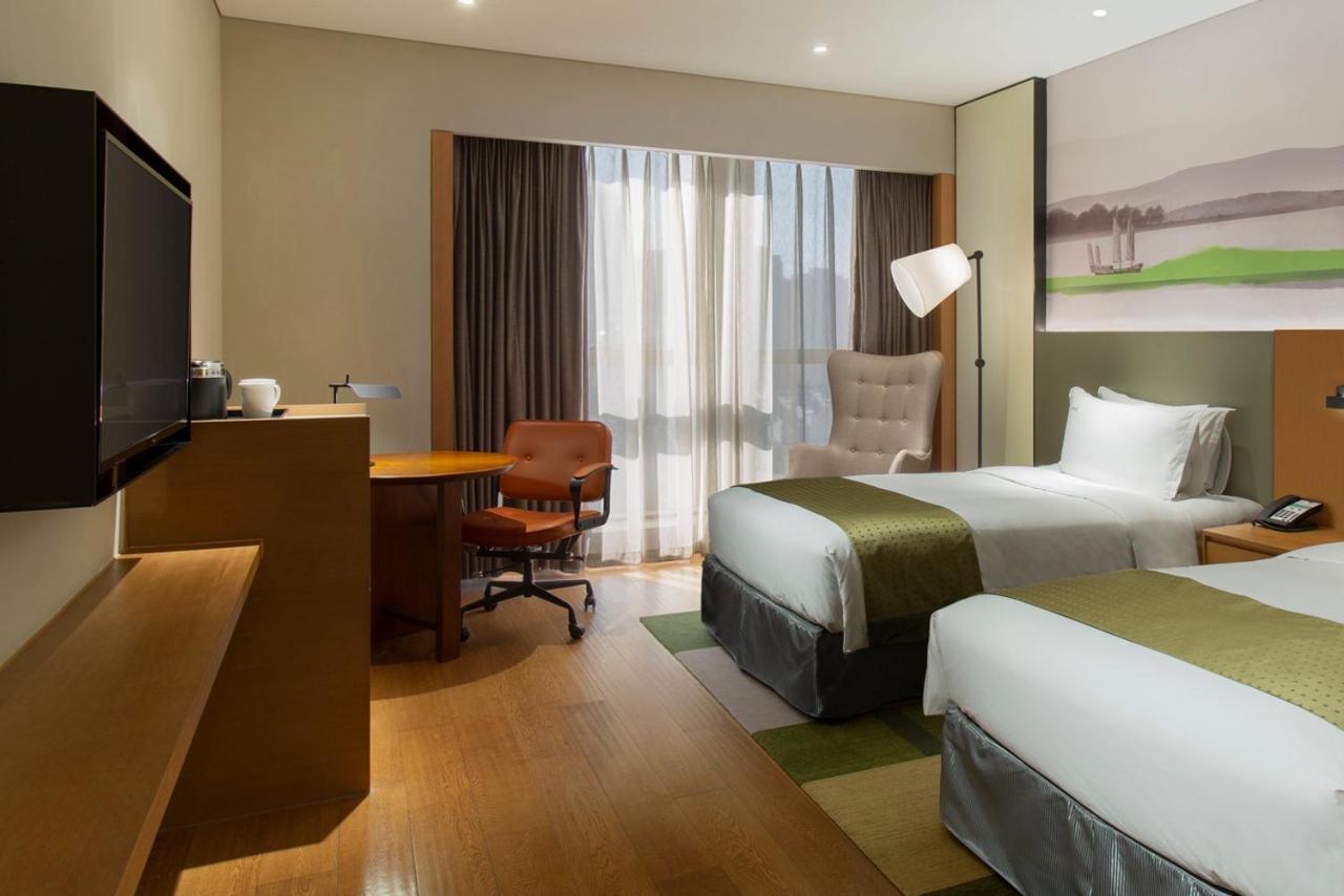 Holiday Inn & Suites Tianjin Downtown By Ihg,Tianjin Drum Tower,Joycity Shopping Mall,Tianjin Ancient Cultural Street,Haihe River,The Porcelain House,Convenient Access To Tianjin Binhai International Airport מראה חיצוני תמונה